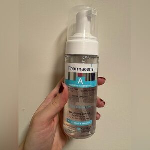 A Cleansing Gentle Dermo-Foam - White and Blue